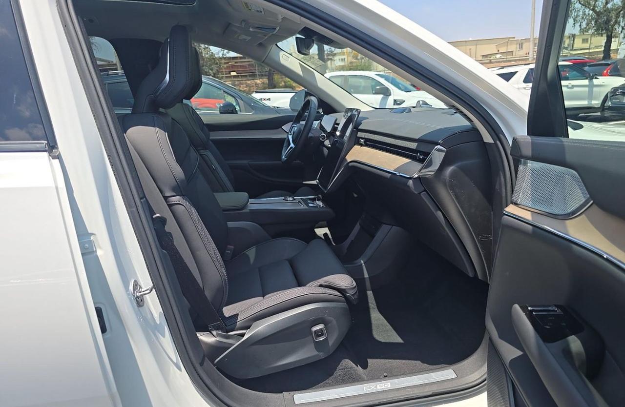 2025 Volvo EX90 Twin Motor ULTRA | 402hp, Bowers &amp; Wilkins, 6-Pass Center Walk * Portland OR