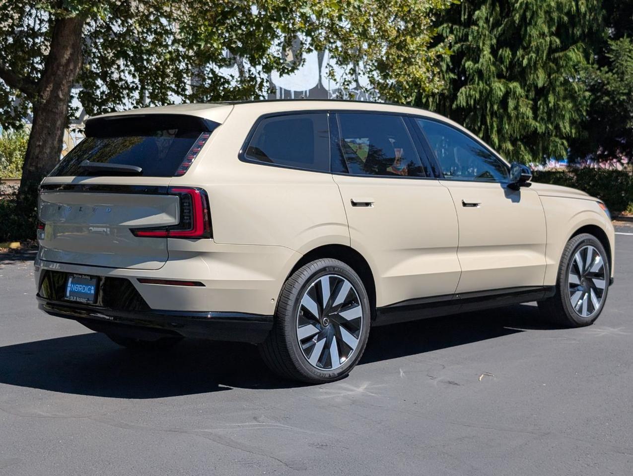 2025 Volvo EX90 Twin Motor ULTRA | 510hp, 310 Range, Bose Premium Audio, 6-Pass Center Walk, Cooled & Massage Seats Portland OR