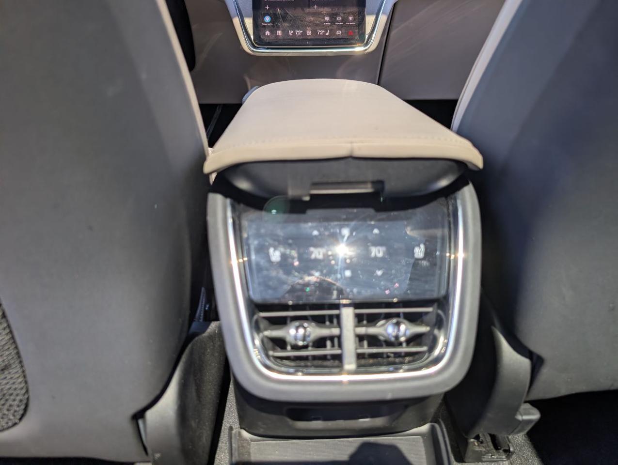 2025 Volvo EX90 Twin Motor ULTRA | 510hp, 310 Range, Bose Premium Audio, 6-Pass Center Walk, Cooled & Massage Seats Portland OR
