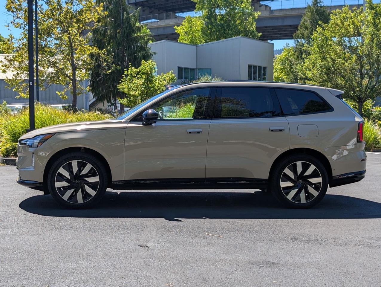 2025 Volvo EX90 Twin Motor ULTRA | 510hp, 310 Range, Bose Premium Audio, 6-Pass Center Walk, Cooled & Massage Seats Portland OR