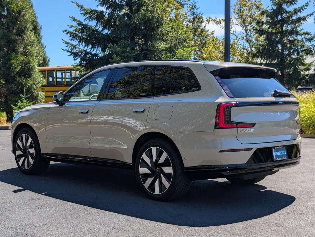 2025 Volvo EX90 Twin Motor ULTRA | 510hp, 310 Range, Bose Premium Audio, 6-Pass Center Walk, Cooled & Massage Seats Portland OR