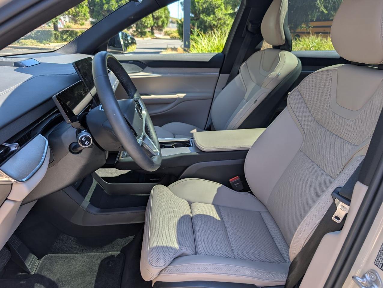 2025 Volvo EX90 Twin Motor ULTRA | 510hp, 310 Range, Bose Premium Audio, 6-Pass Center Walk, Cooled & Massage Seats Portland OR