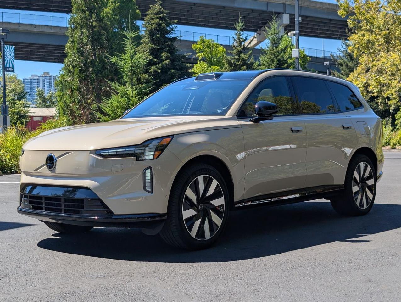 2025 Volvo EX90 Twin Motor ULTRA | 510hp, 310 Range, Bose Premium Audio, 6-Pass Center Walk, Cooled & Massage Seats Portland OR