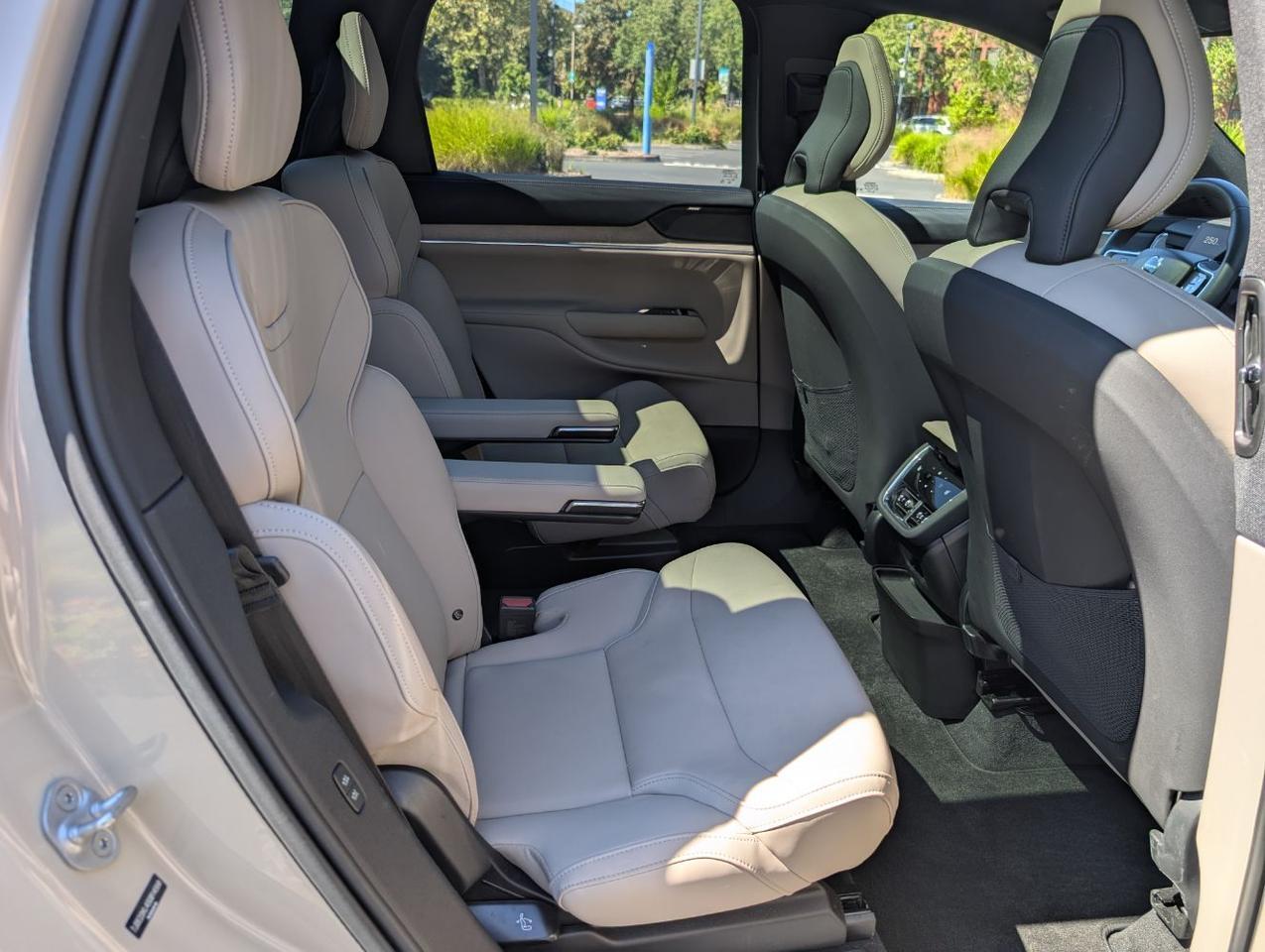 2025 Volvo EX90 Twin Motor ULTRA | 510hp, 310 Range, Bose Premium Audio, 6-Pass Center Walk, Cooled & Massage Seats Portland OR