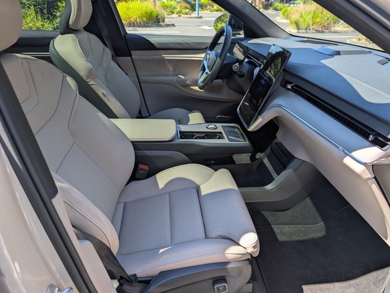 2025 Volvo EX90 Twin Motor ULTRA | 510hp, 310 Range, Bose Premium Audio, 6-Pass Center Walk, Cooled & Massage Seats Portland OR