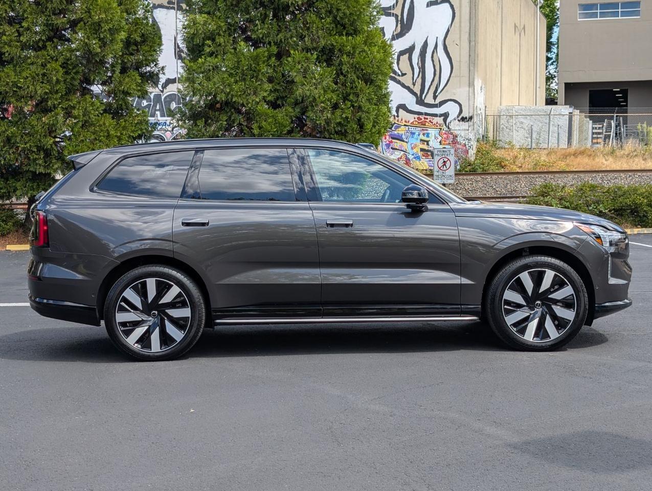 2025 Volvo EX90 Twin Motor ULTRA | 510hp, 310 Range, Bowers & Wilkins, 6-Pass Center Walk, Cooled & Massage Seats Portland OR