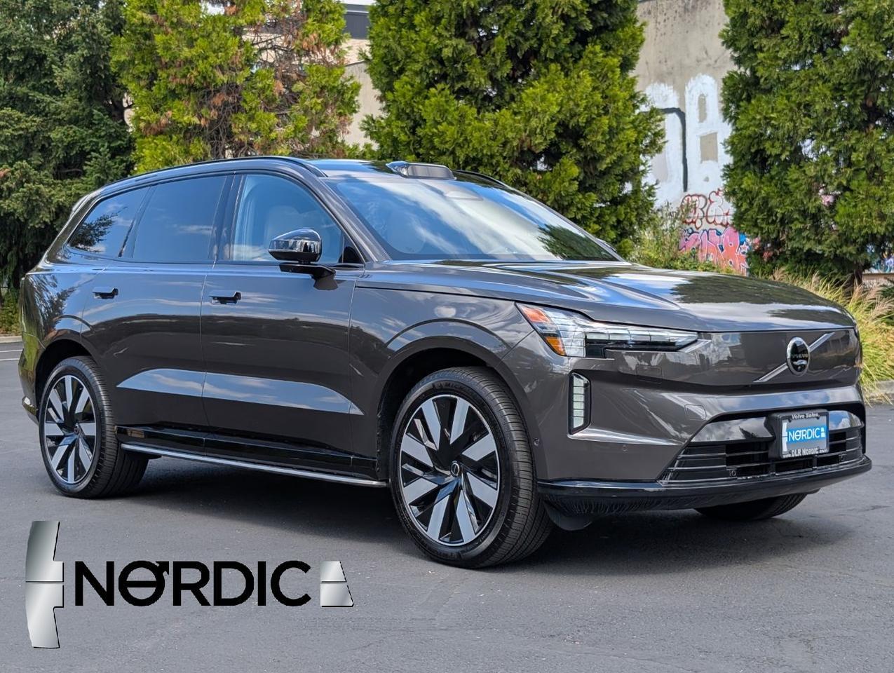 2025 Volvo EX90 Twin Motor ULTRA | 510hp, 310 Range, Bowers & Wilkins, 6-Pass Center Walk, Cooled & Massage Seats