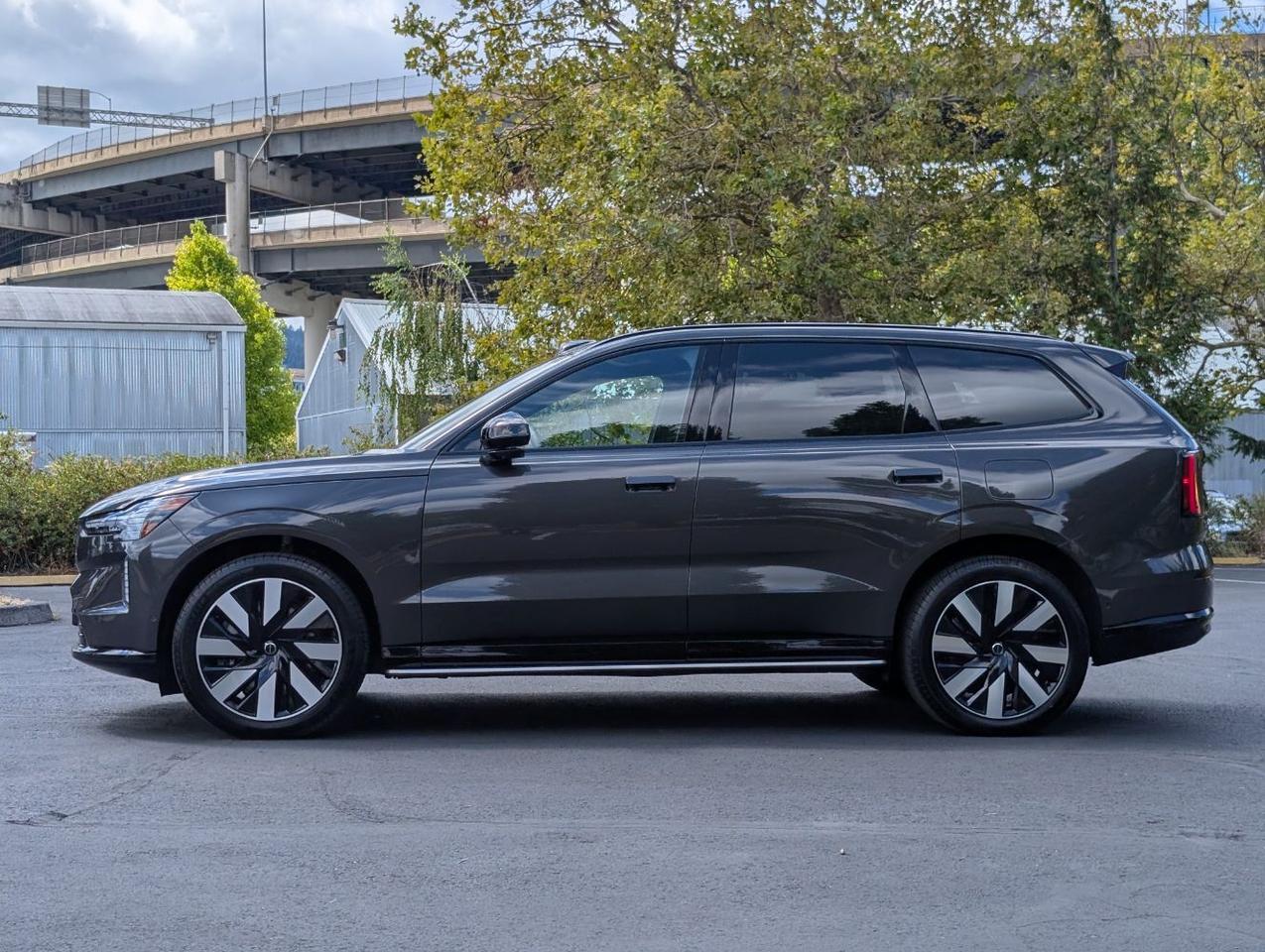 2025 Volvo EX90 Twin Motor ULTRA | 510hp, 310 Range, Bowers & Wilkins, 6-Pass Center Walk, Cooled & Massage Seats Portland OR