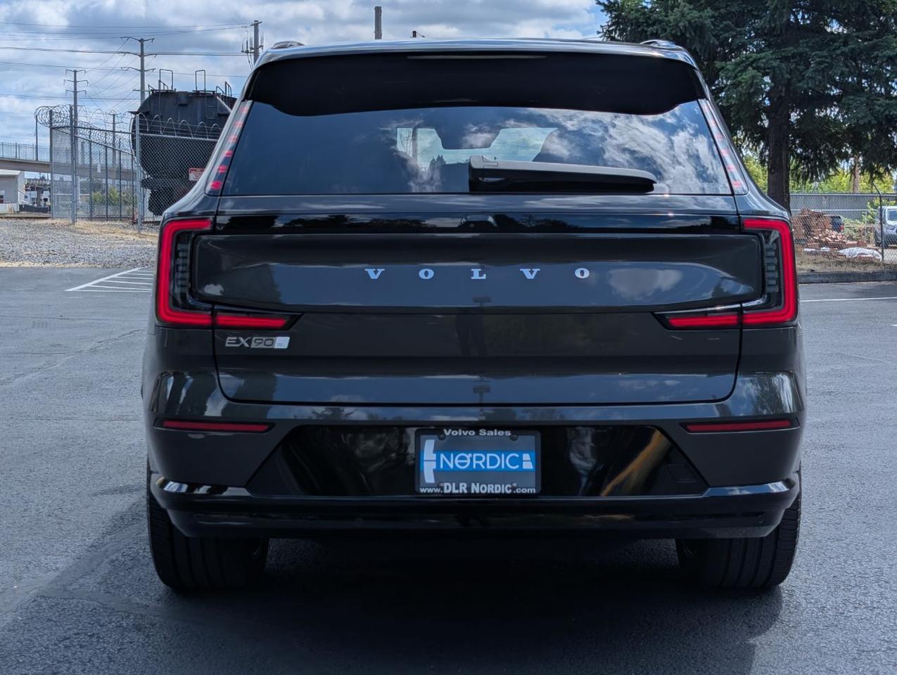 2025 Volvo EX90 Twin Motor ULTRA | 510hp, 310 Range, Bowers & Wilkins, 6-Pass Center Walk, Cooled & Massage Seats Portland OR