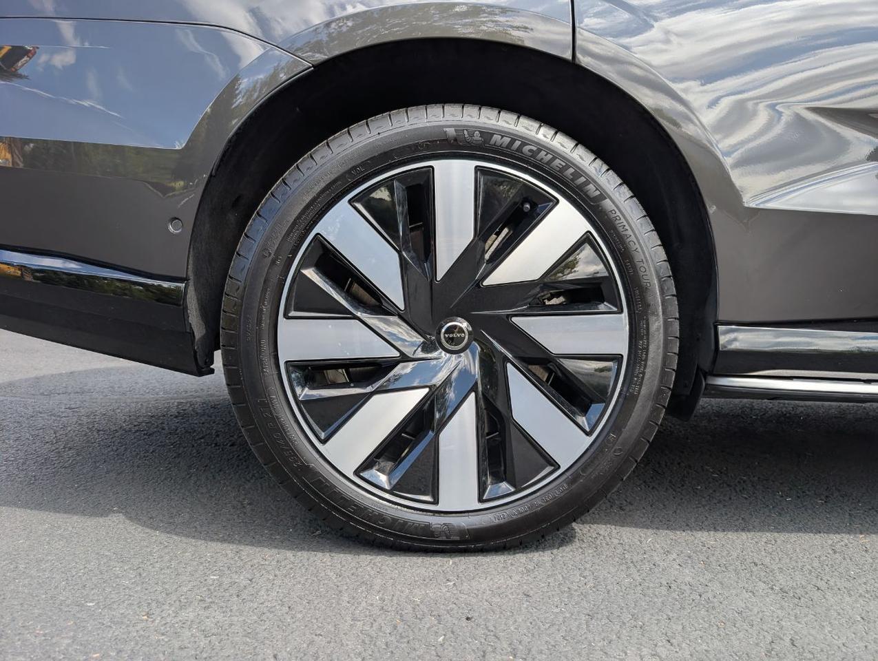 2025 Volvo EX90 Twin Motor ULTRA | 510hp, 310 Range, Bowers & Wilkins, 6-Pass Center Walk, Cooled & Massage Seats Portland OR