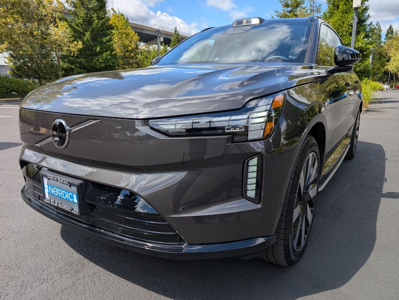 2025 Volvo EX90 Twin Motor ULTRA | 510hp, 310 Range, Bowers & Wilkins, 6-Pass Center Walk, Cooled & Massage Seats Portland OR