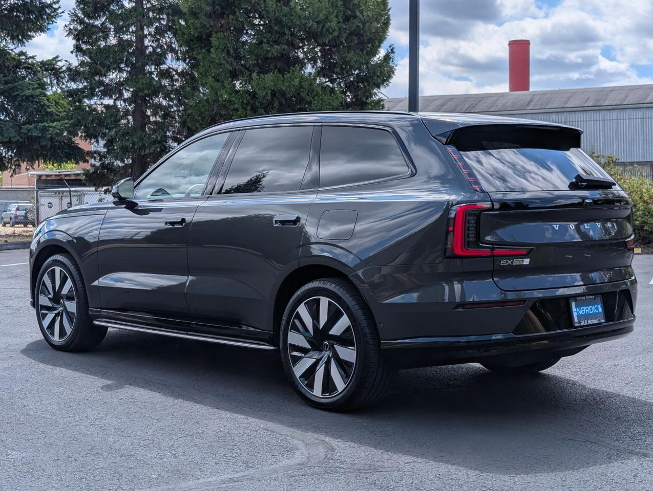 2025 Volvo EX90 Twin Motor ULTRA | 510hp, 310 Range, Bowers & Wilkins, 6-Pass Center Walk, Cooled & Massage Seats Portland OR