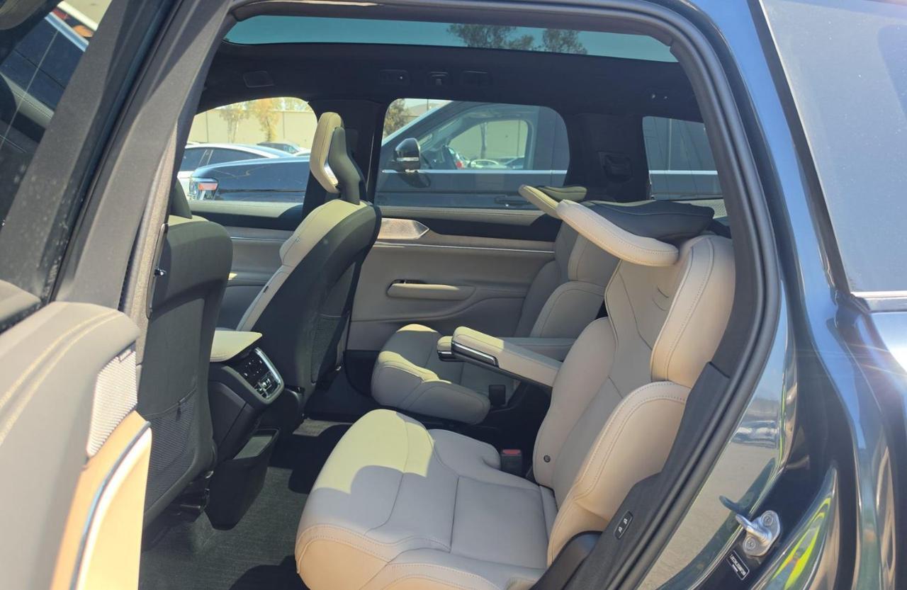 2025 Volvo EX90 Twin Motor ULTRA | 510hp, 310mi Range, Bowers &amp; Wilkins, Tow Package * Portland OR