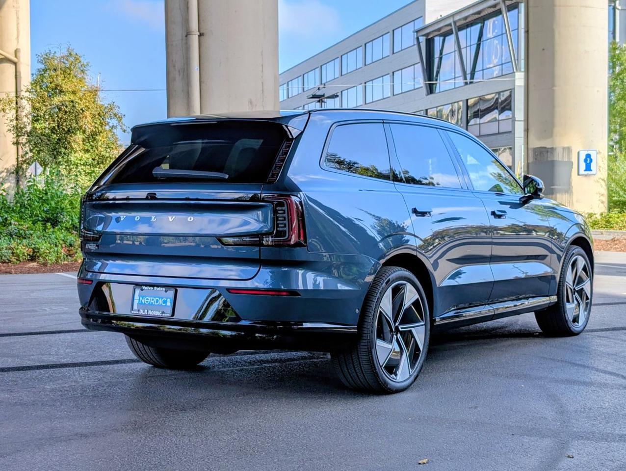 2025 Volvo EX90 Twin Motor ULTRA w/Bowers &amp; Wilkins * Portland OR