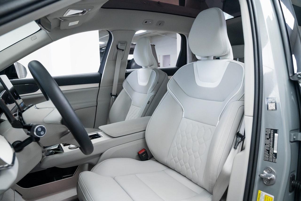 2025 Volvo EX90 Twin Motor Ultra 7-Seater Active Chassis Massage Seats Portland OR