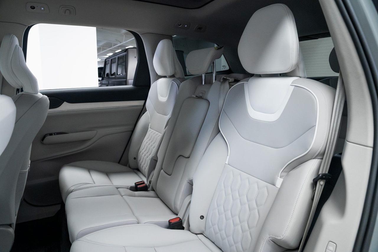 2025 Volvo EX90 Twin Motor Ultra 7-Seater Active Chassis Massage Seats Portland OR