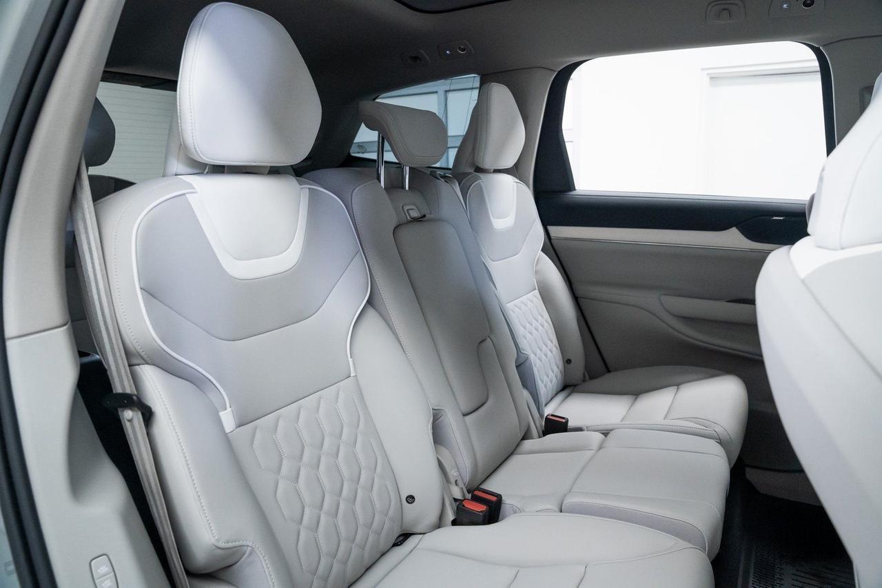 2025 Volvo EX90 Twin Motor Ultra 7-Seater Active Chassis Massage Seats Portland OR