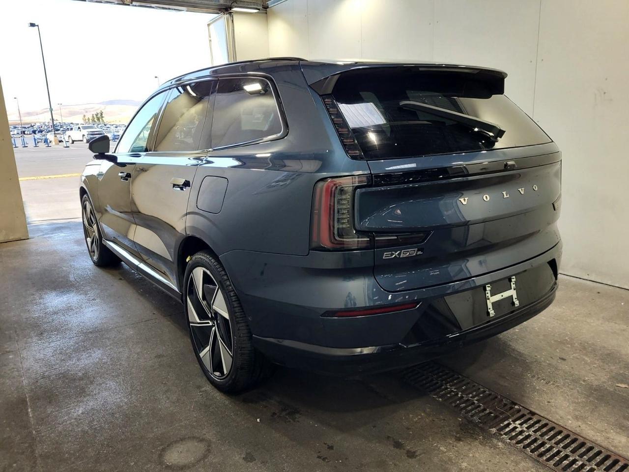 2025 Volvo EX90 Twin Motor Ultra 7-Seater Bowers &amp; Wilkins Massage Seats Portland OR