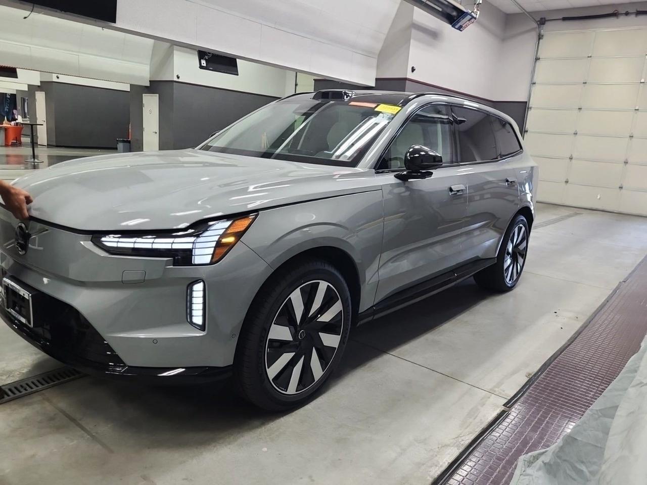 2025 Volvo EX90 Twin Motor Ultra 7-Seater Massage Seats Active Chassis Portland OR