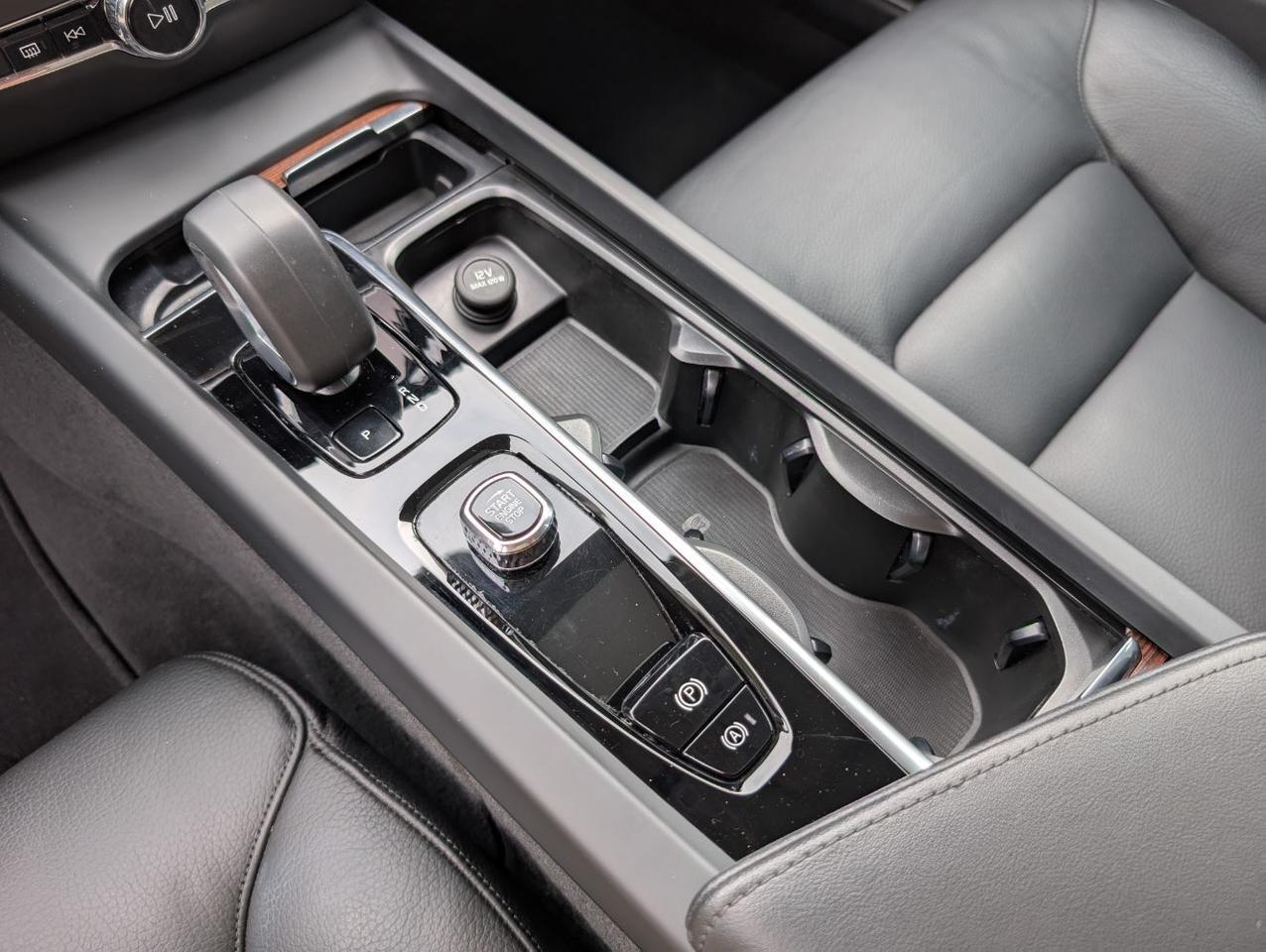 2025 Volvo S60 B5 Hybrid PLUS w/High Performance Audio, Pilot Assist, 360 Cam, 4 Heated Seats & Wheel Portland OR