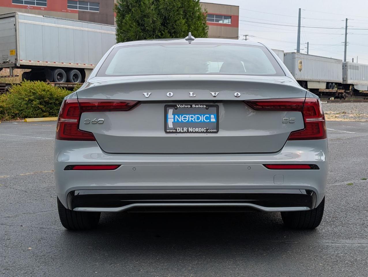 2025 Volvo S60 B5 Hybrid PLUS w/High Performance Audio, Pilot Assist, 360 Cam, 4 Heated Seats & Wheel Portland OR