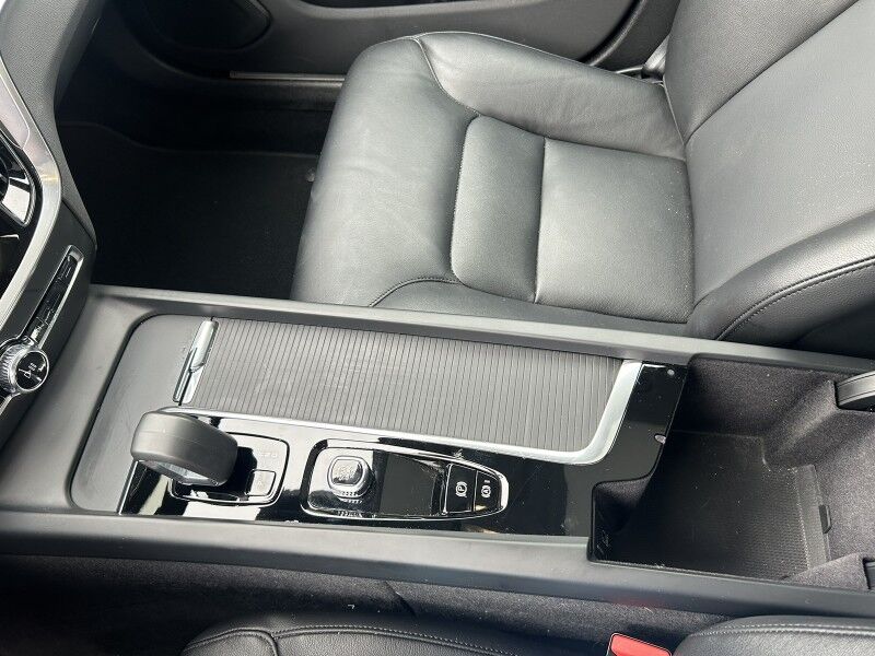 2025 Volvo S60 Core - 1 OWNER - ONLY 19K MILES Whitinsville MA