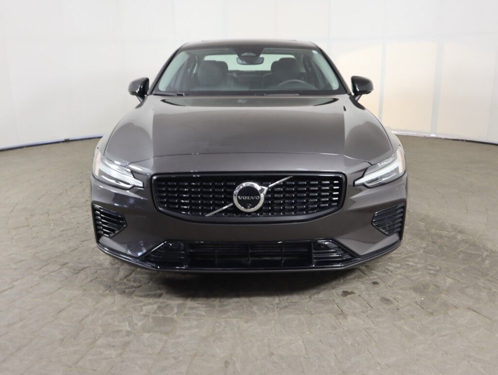 2025 Volvo S60 Plug-In Hybrid T8 AWD Ultra Maumee OH