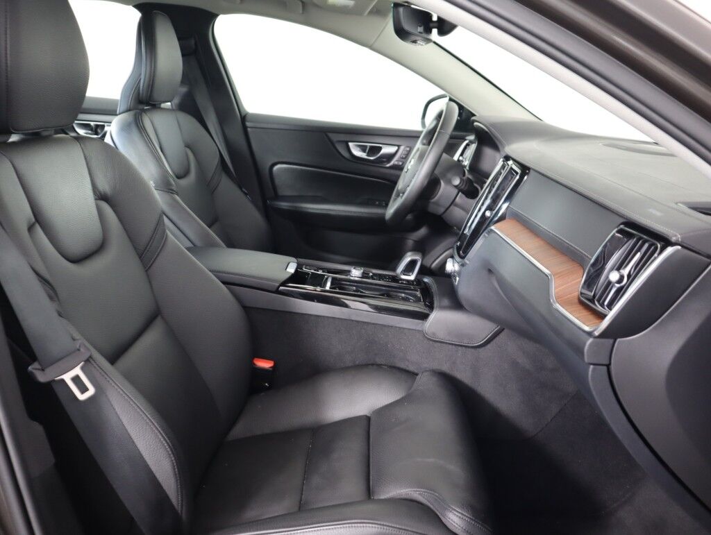 2025 Volvo S60 Plug-In Hybrid T8 AWD Ultra Maumee OH