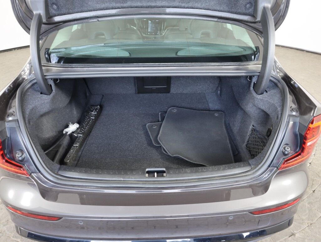 2025 Volvo S60 Plug-In Hybrid T8 AWD Ultra Maumee OH