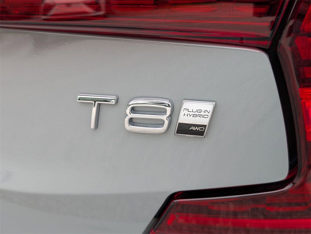 2025 Volvo S60 T8 PLUS