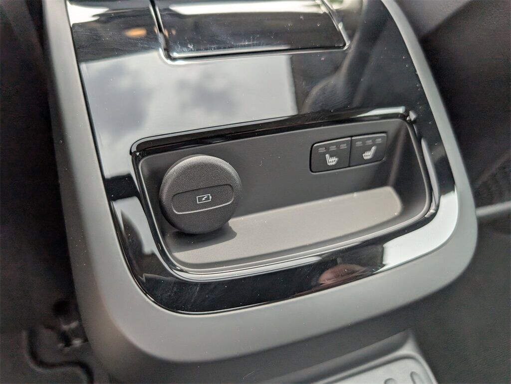2025 Volvo S60 T8 PLUS