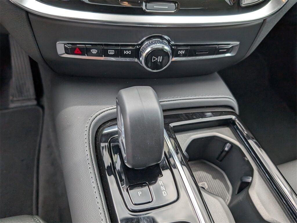 2025 Volvo S60 T8 PLUS