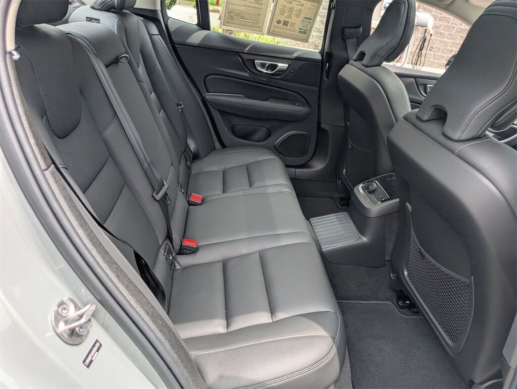2025 Volvo S60 T8 PLUS