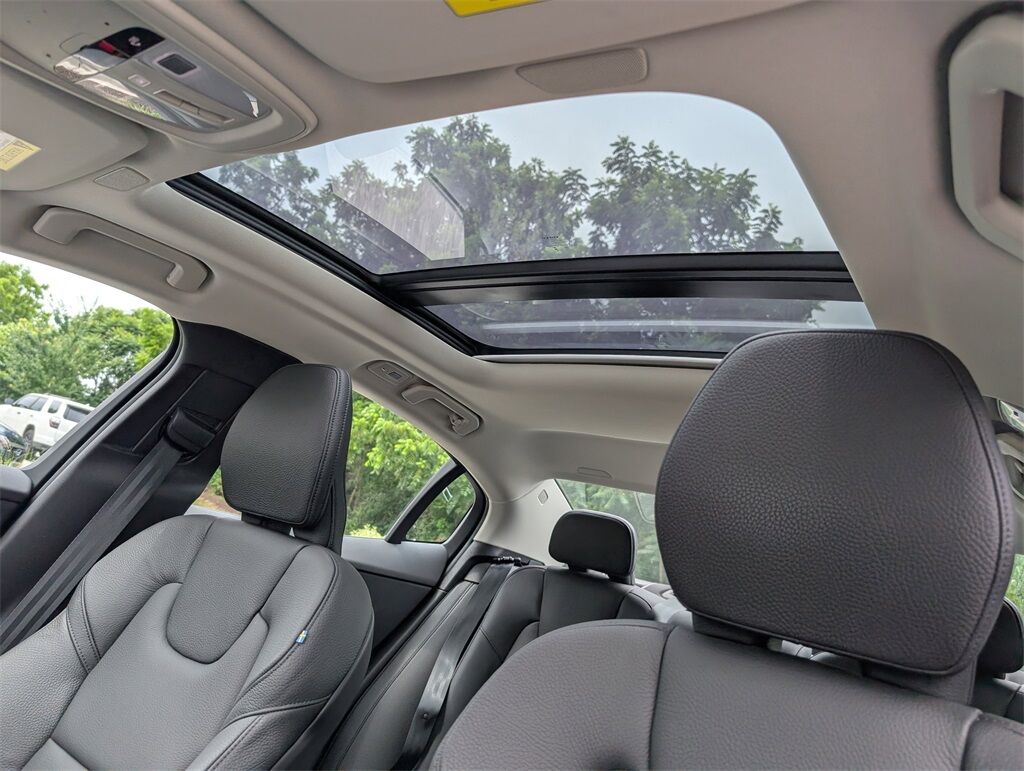 2025 Volvo S60 T8 PLUS