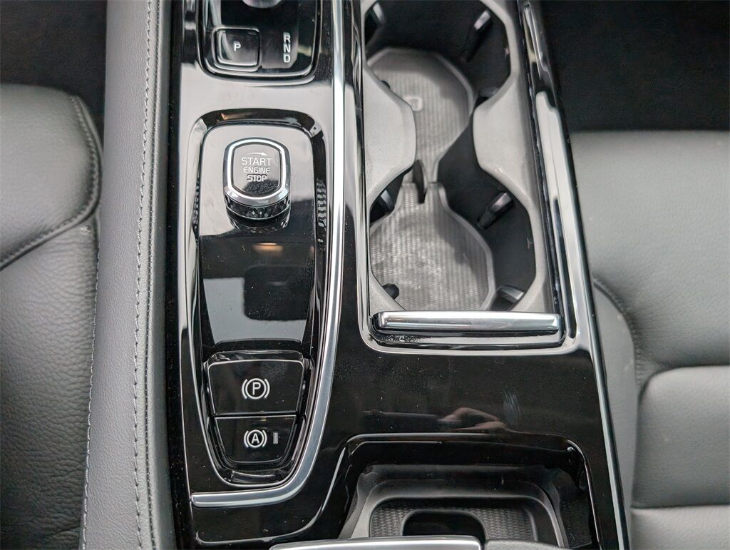 2025 Volvo S60 T8 PLUS