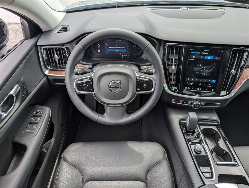 2025 Volvo S60 T8 PLUS