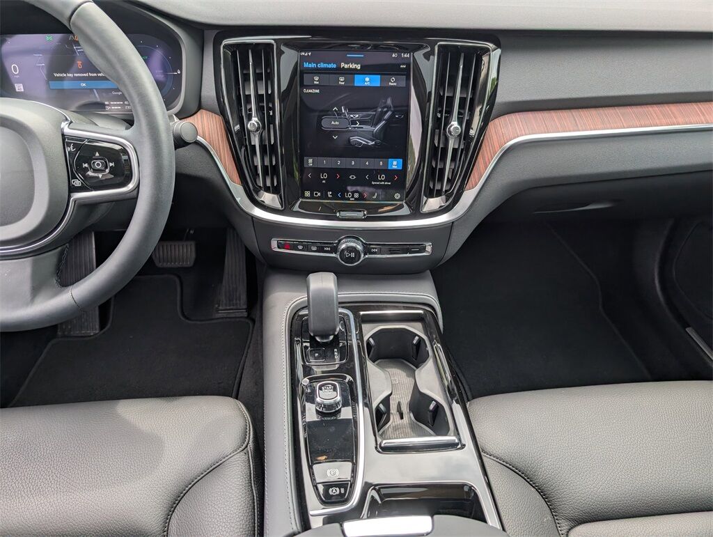 2025 Volvo S60 T8 PLUS