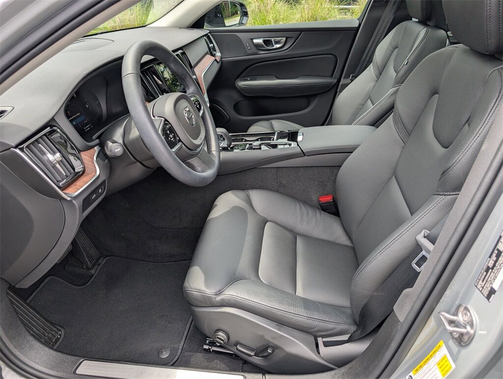 2025 Volvo S60 T8 PLUS