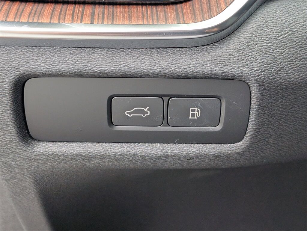 2025 Volvo S60 T8 PLUS