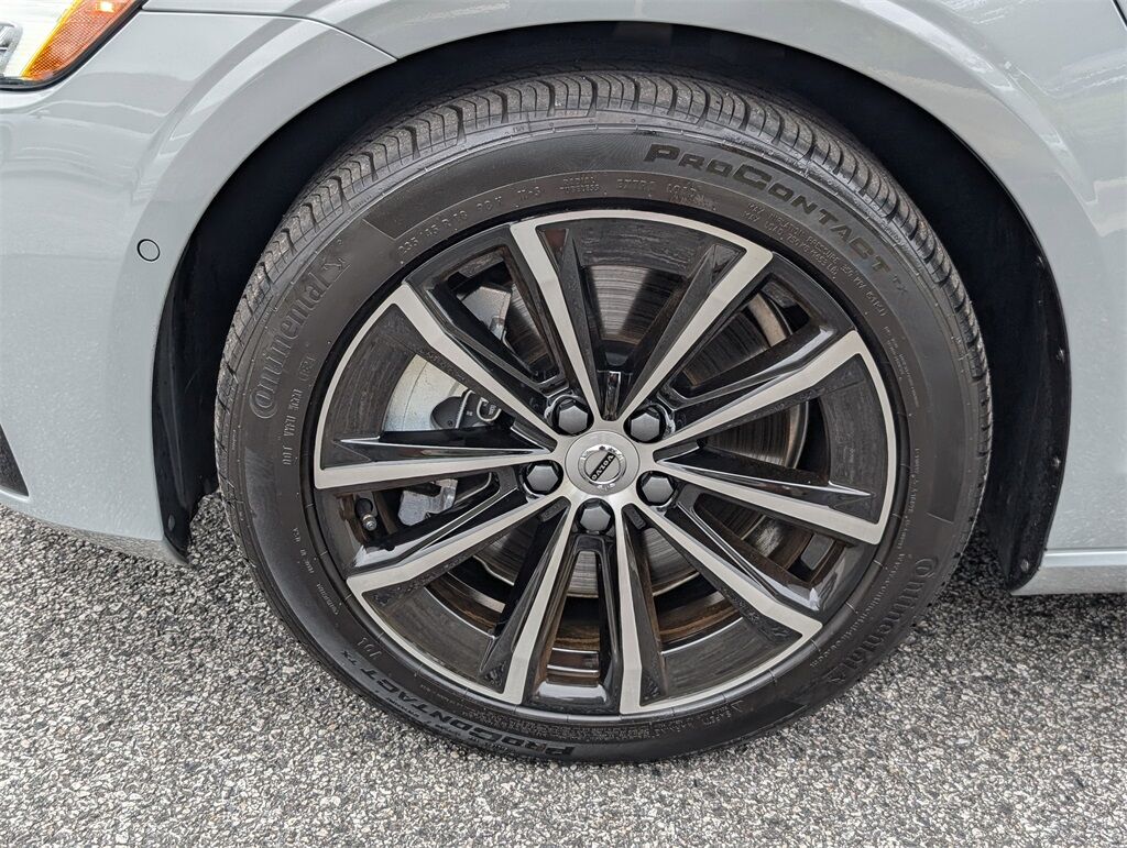 2025 Volvo S60 T8 PLUS
