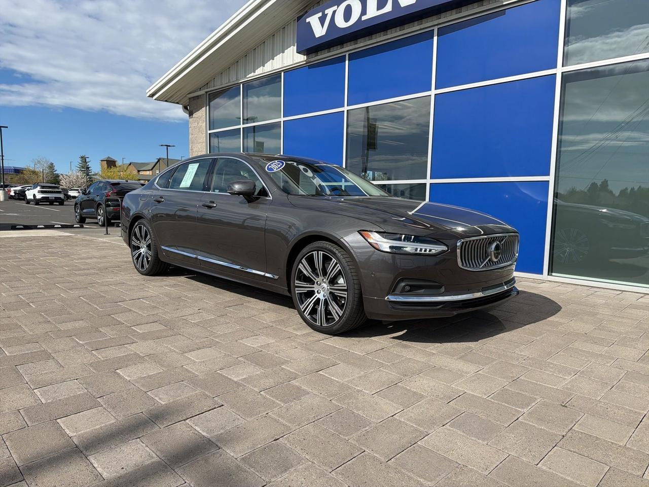 2025 Volvo S90 B6 Plus
