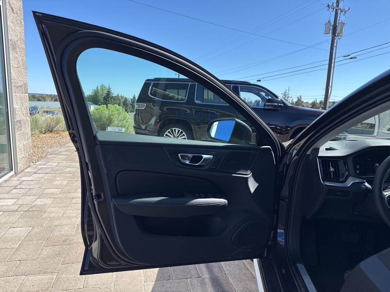 2025 Volvo V60 Cross Country Bend OR