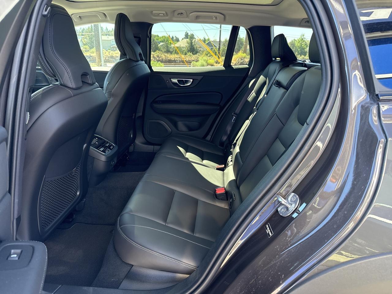 2025 Volvo V60 Cross Country Bend OR