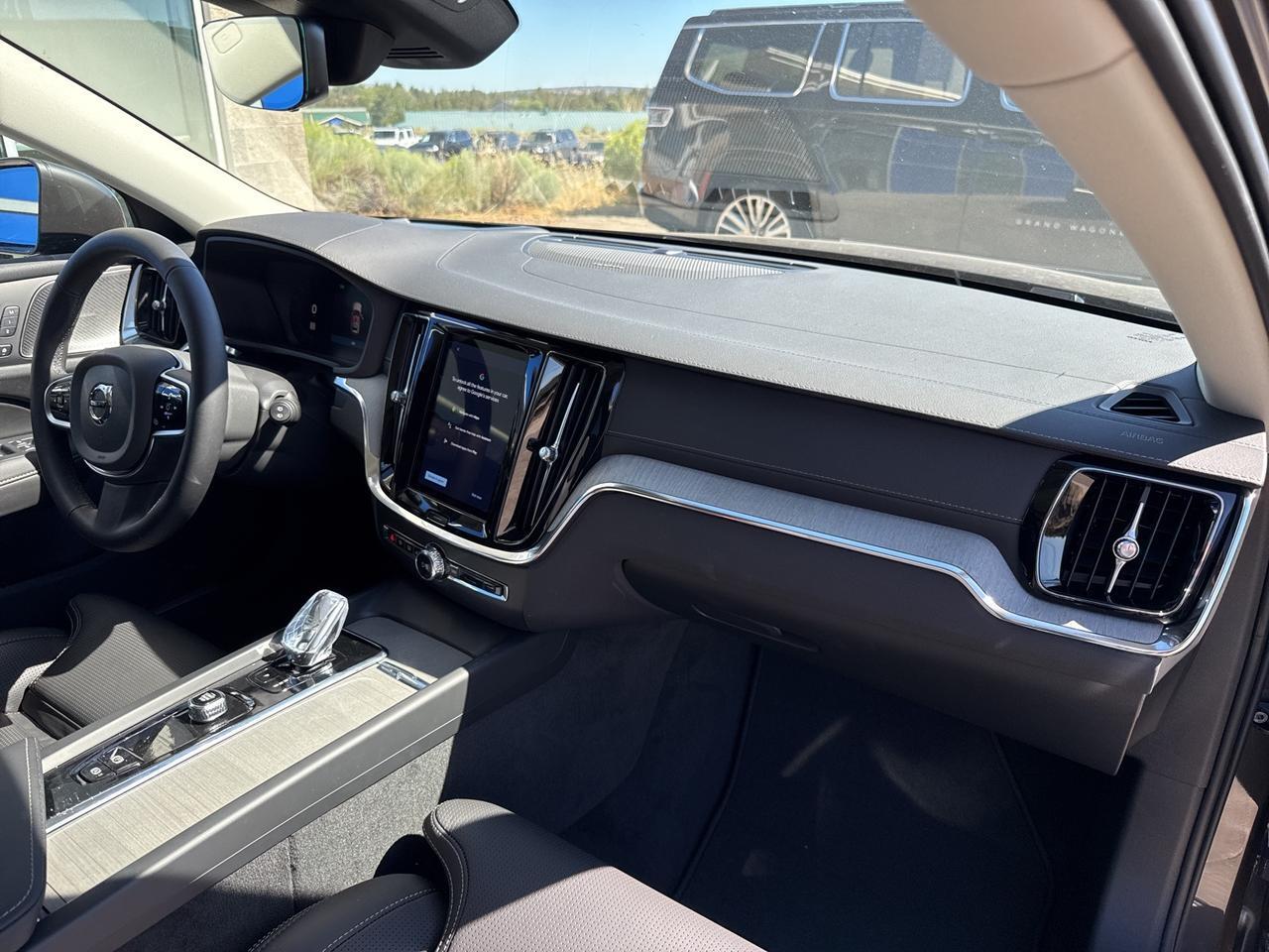 2025 Volvo V60 Cross Country Bend OR