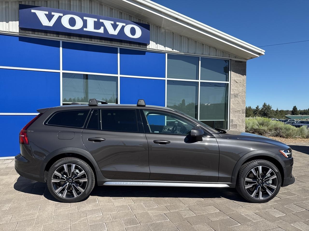 2025 Volvo V60 Cross Country Bend OR
