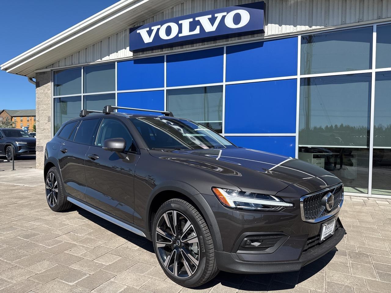 2025 Volvo V60 Cross Country Bend OR