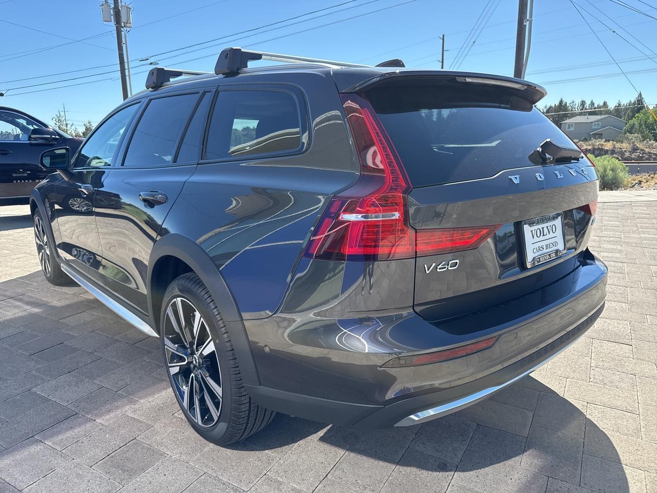 2025 Volvo V60 Cross Country Bend OR