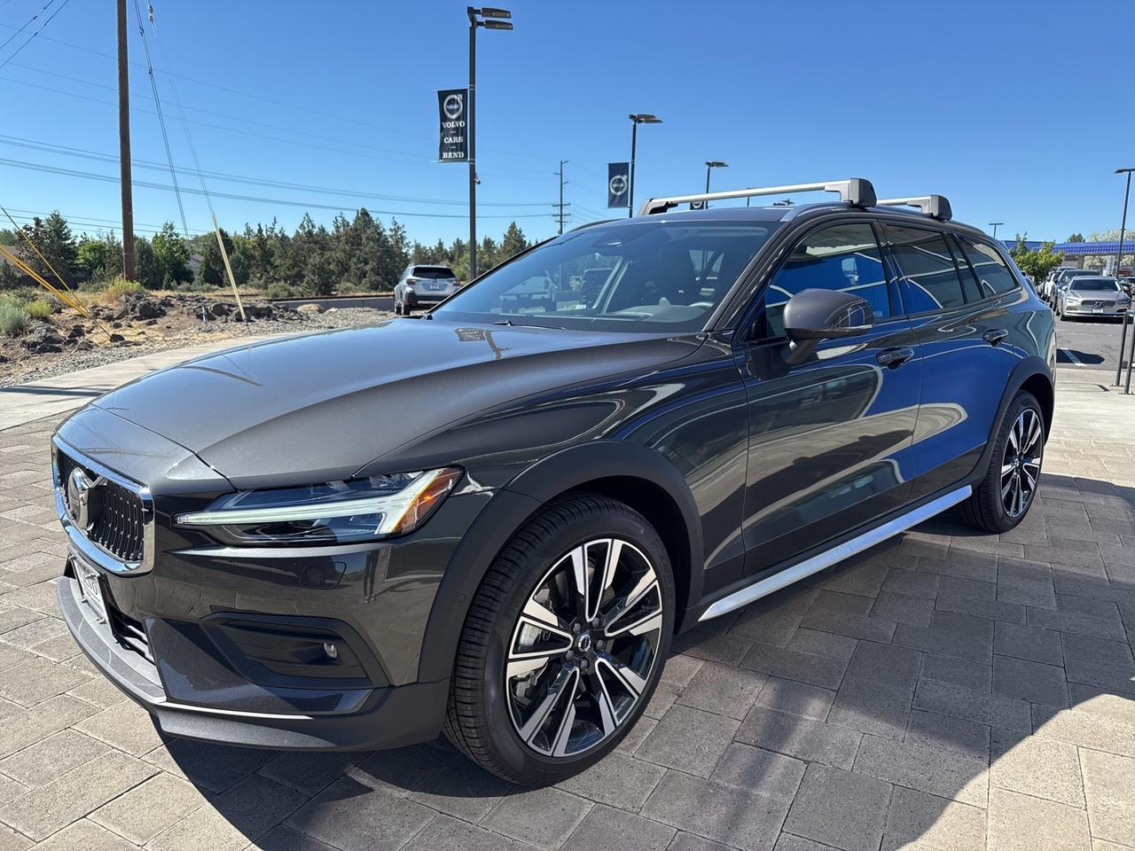 2025 Volvo V60 Cross Country Bend OR
