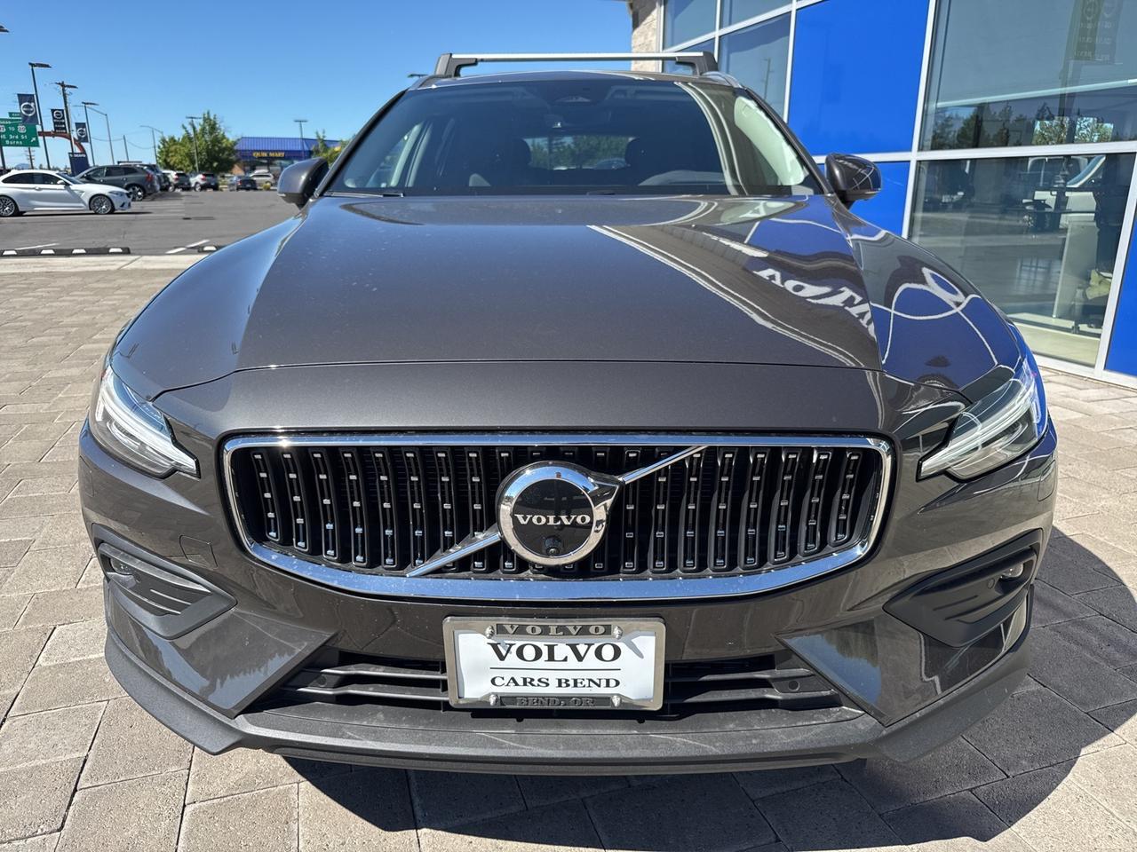 2025 Volvo V60 Cross Country Bend OR