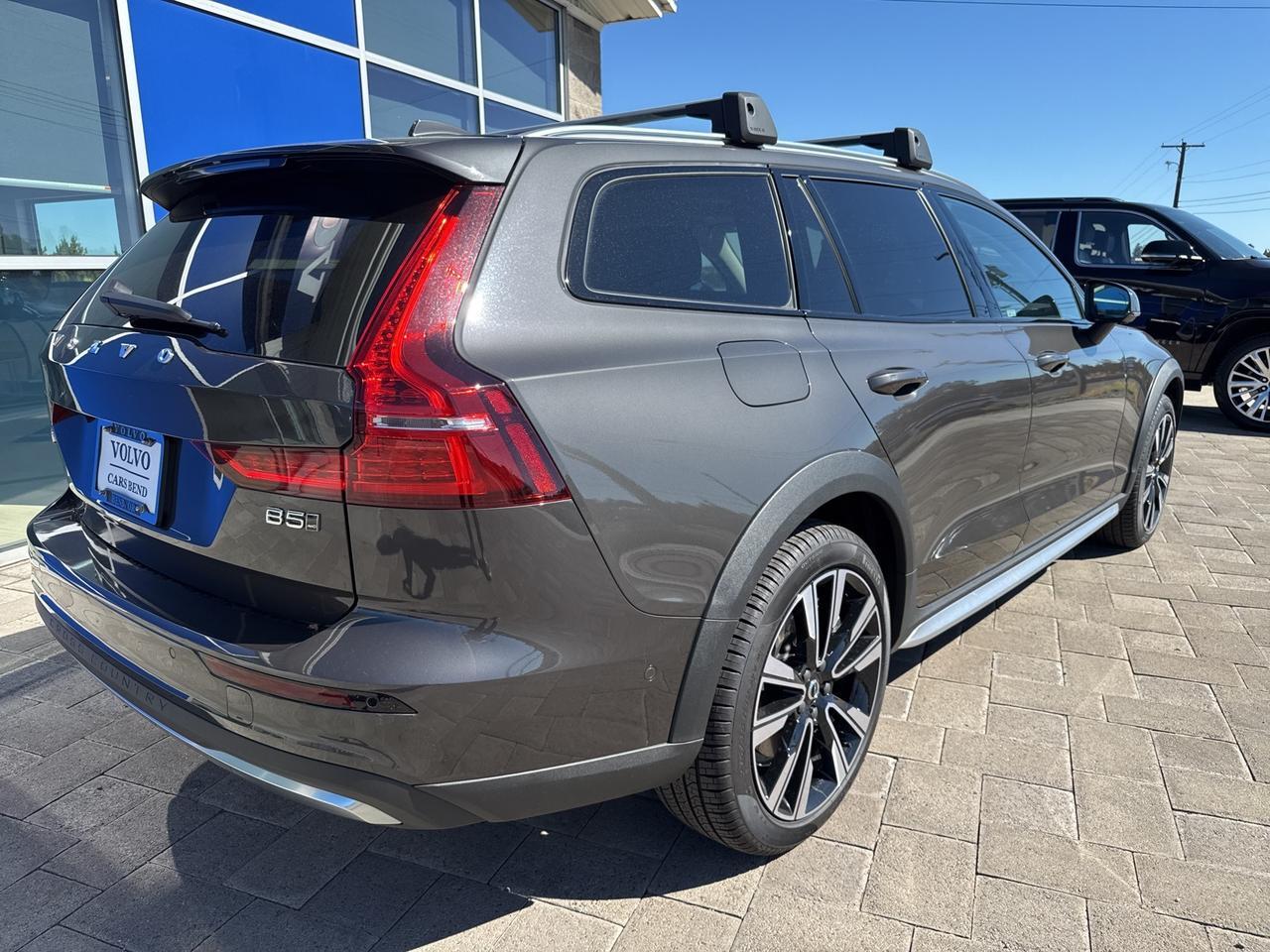 2025 Volvo V60 Cross Country Bend OR